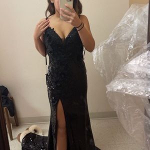 Never been worn besides when trying on! Got sick so i couldn’t wear it!